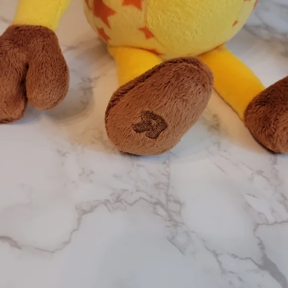 Toys 'R Us Birthday Geoffrey the Giraffe Exclusive 2015 Plush stuffed animal - Picture 3 of 7